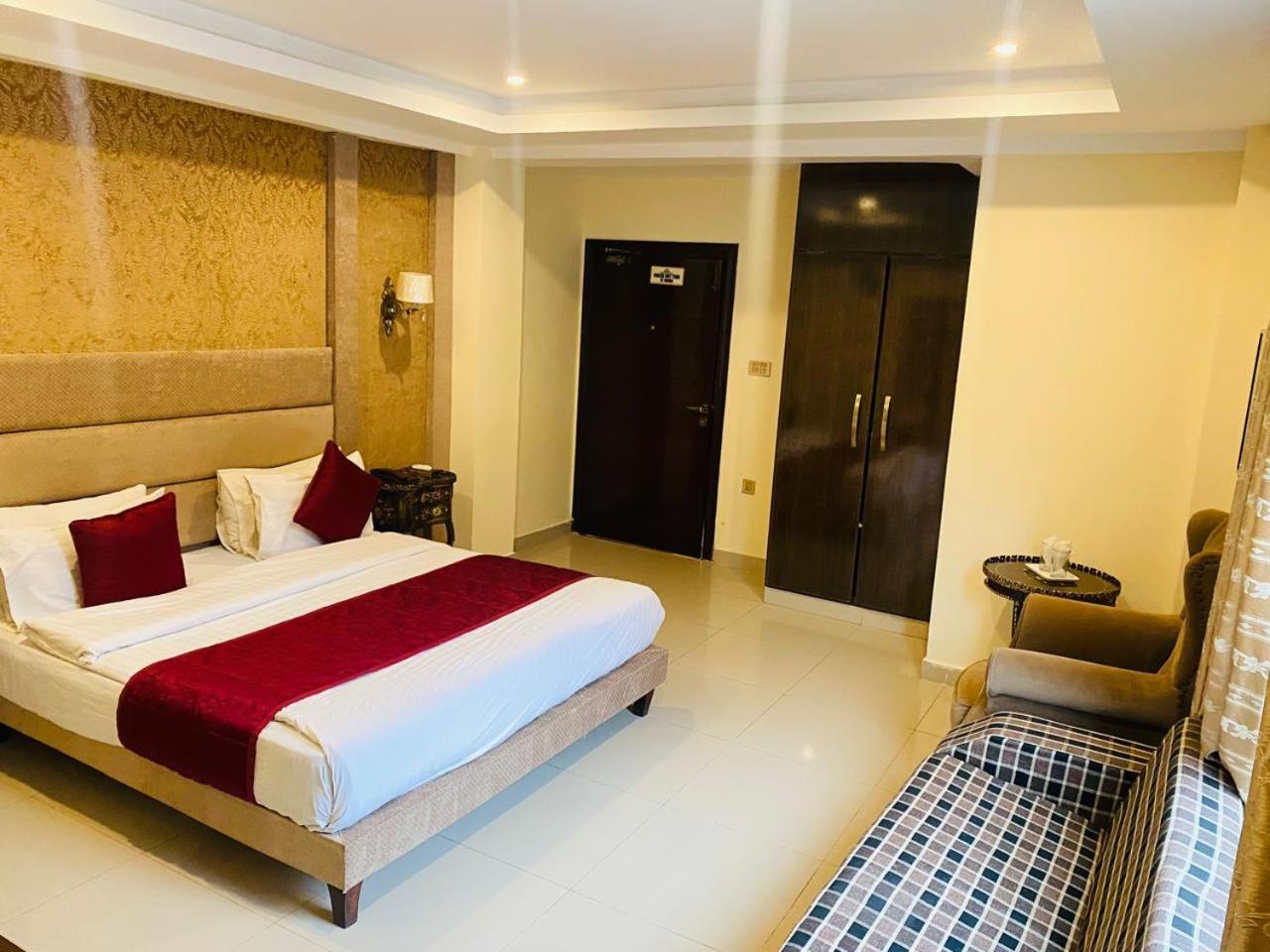 Manila Heights Hotel Наран Экстерьер фото
