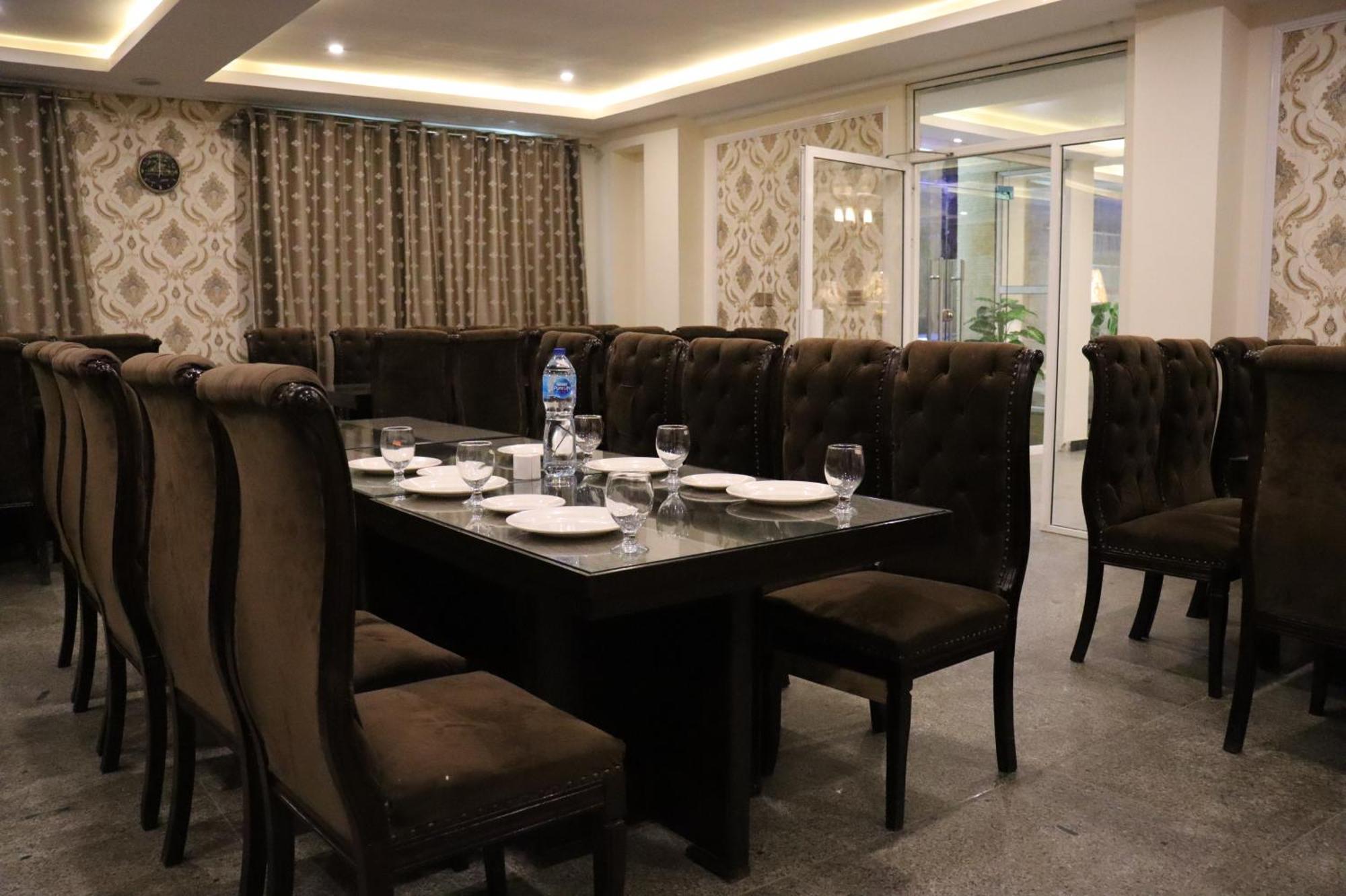 Manila Heights Hotel Наран Экстерьер фото